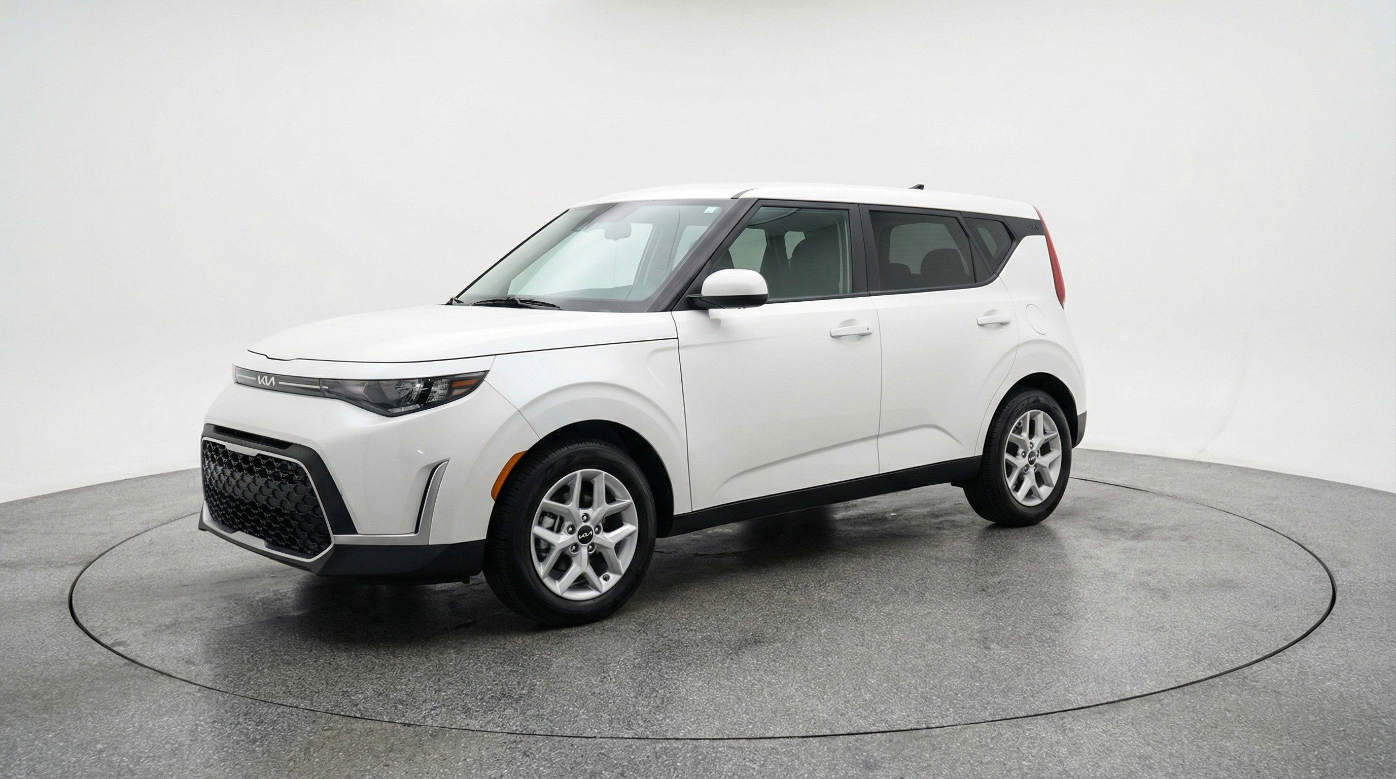 Used 2025 Kia Soul LX w/ LX Technology Package FWD image 3