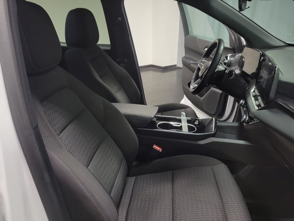 Used 2025 Chevrolet Equinox LT FWD image 32