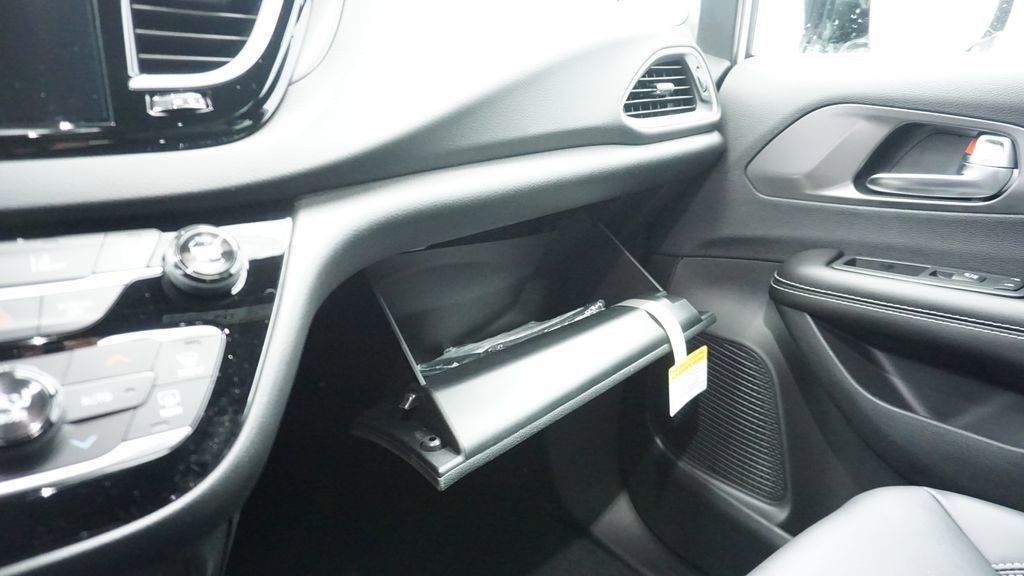 New 2026 Chrysler Voyager LX FWD image 33