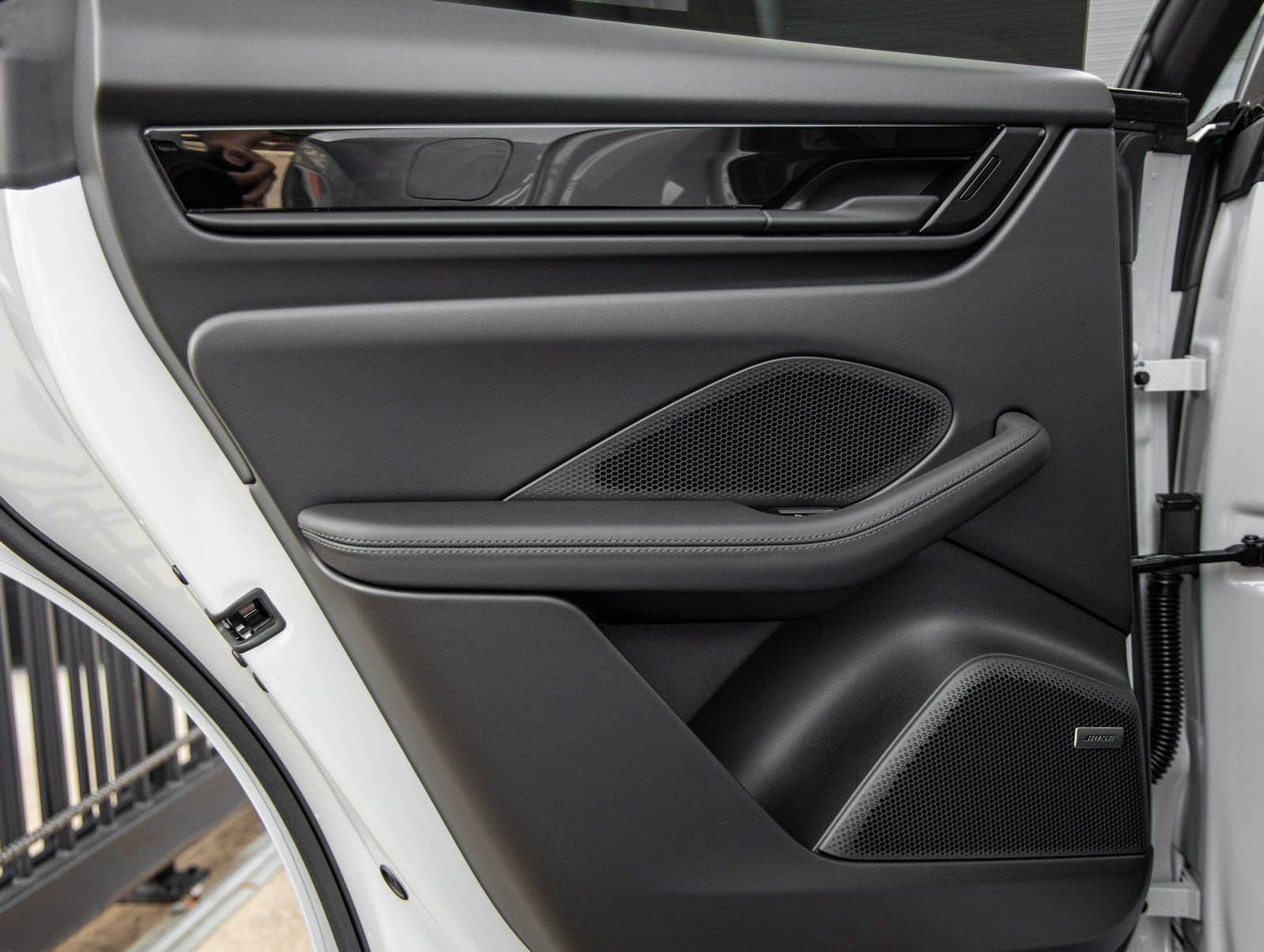 New 2026 Porsche Macan Electric RWD image 34