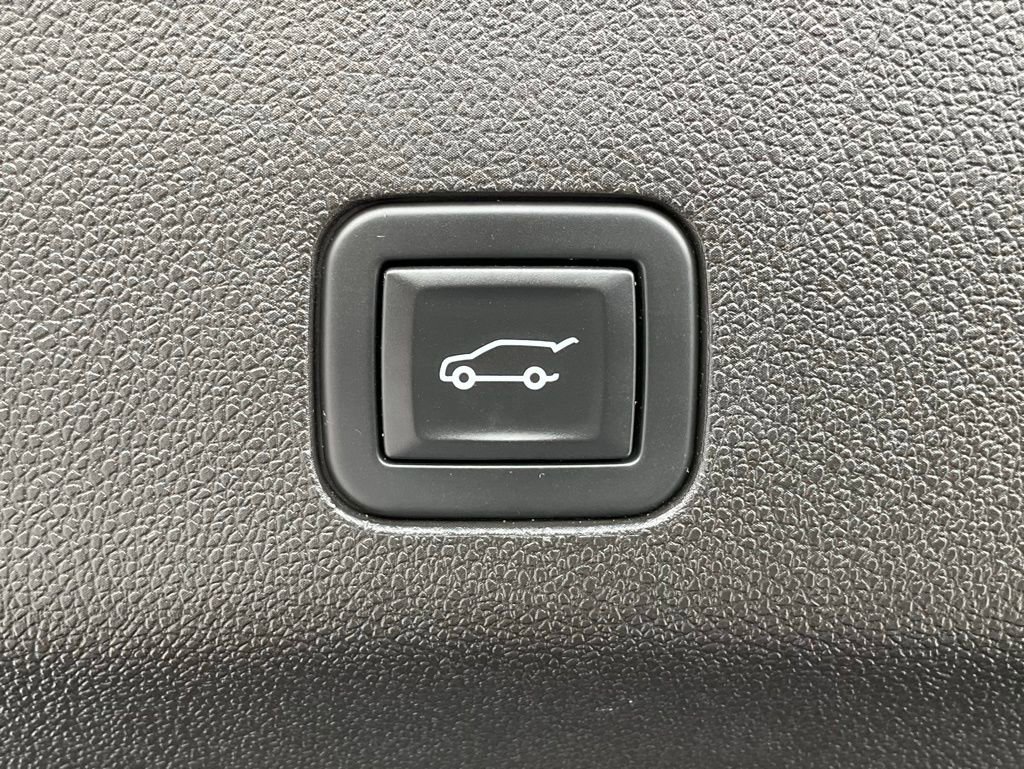 Used 2021 Chevrolet Suburban Z71 w/ Luxury Package image 20