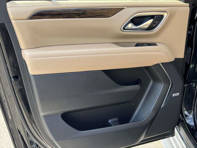 Used 2024 Chevrolet Suburban Premier AWD/4WD image 12