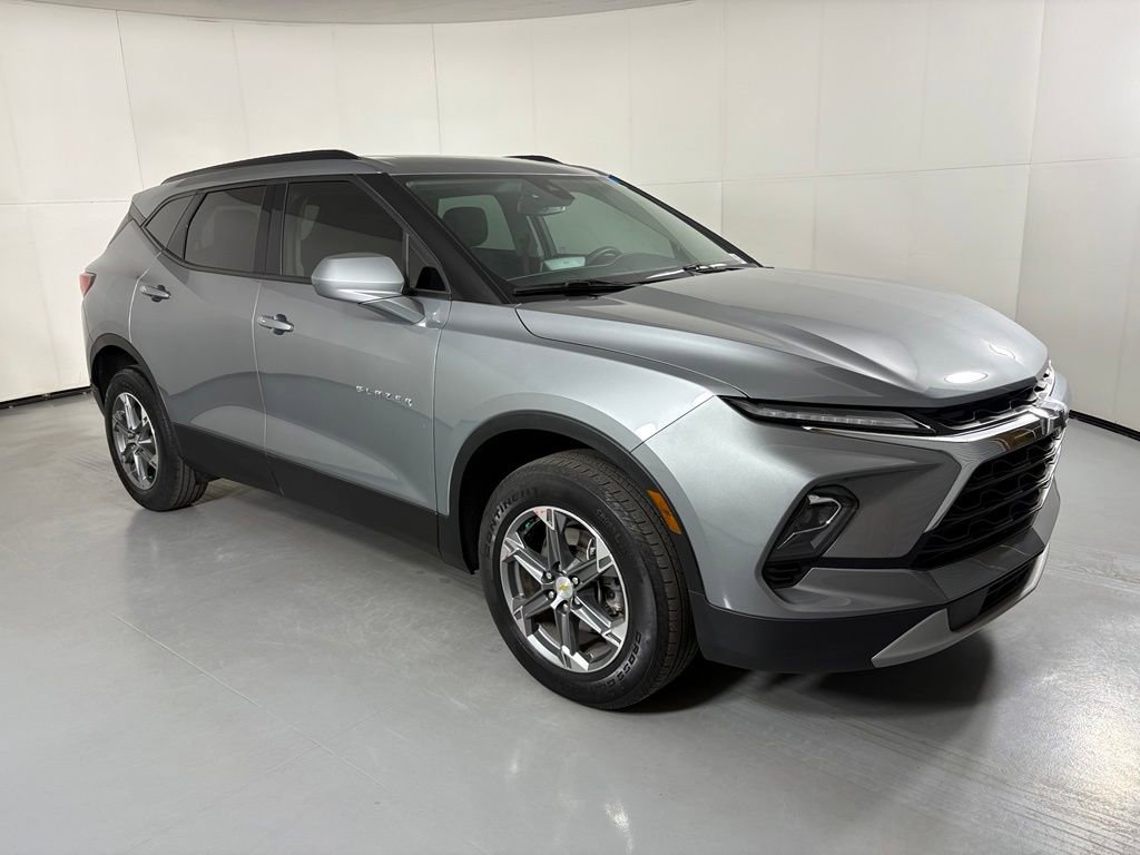 Used 2024 Chevrolet Blazer LT w/ Convenience Package FWD image 2