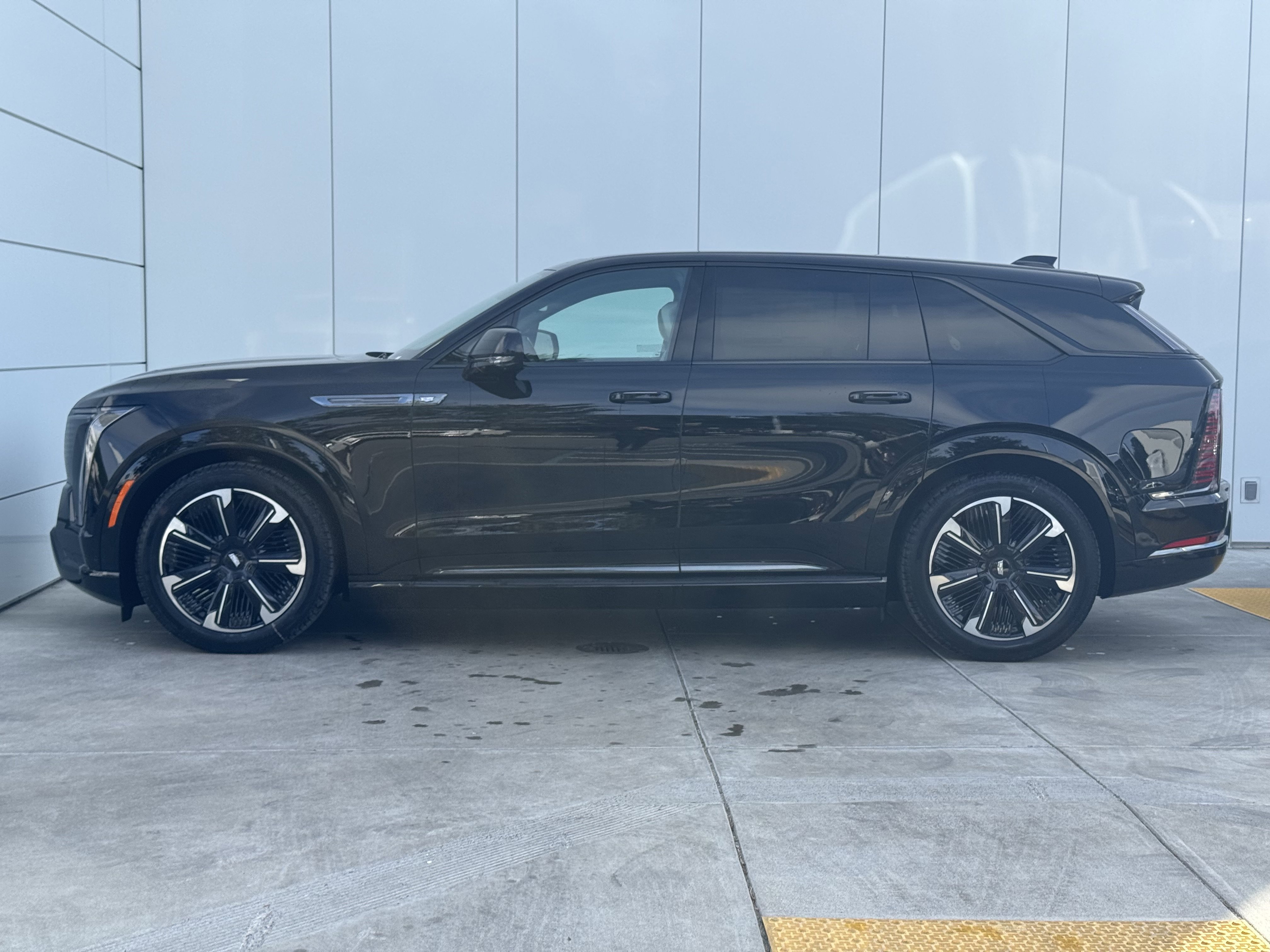 New 2025 Cadillac Escalade IQ Sport 1 w/ LPO, ONYX Package image 5