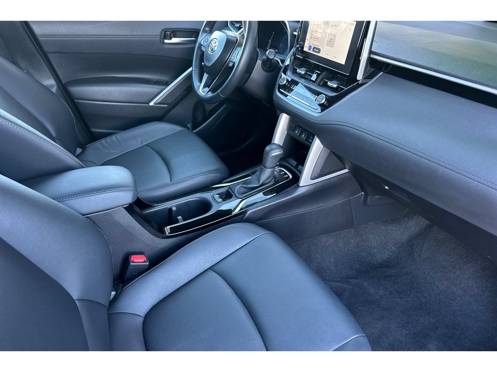 Used 2025 Toyota Corolla Cross XLE AWD/4WD image 18