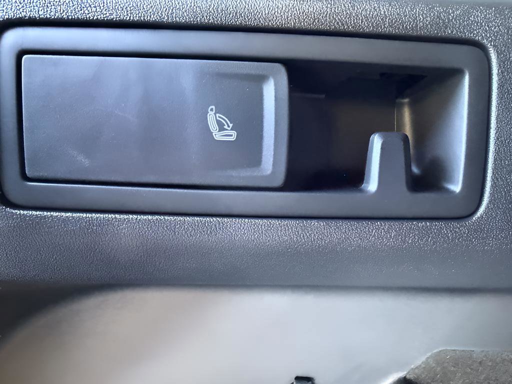 Used 2026 Volkswagen Tiguan SEL R-Line image 11