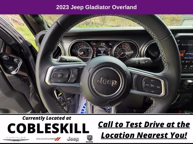 Used 2023 Jeep Gladiator Overland AWD/4WD image 18