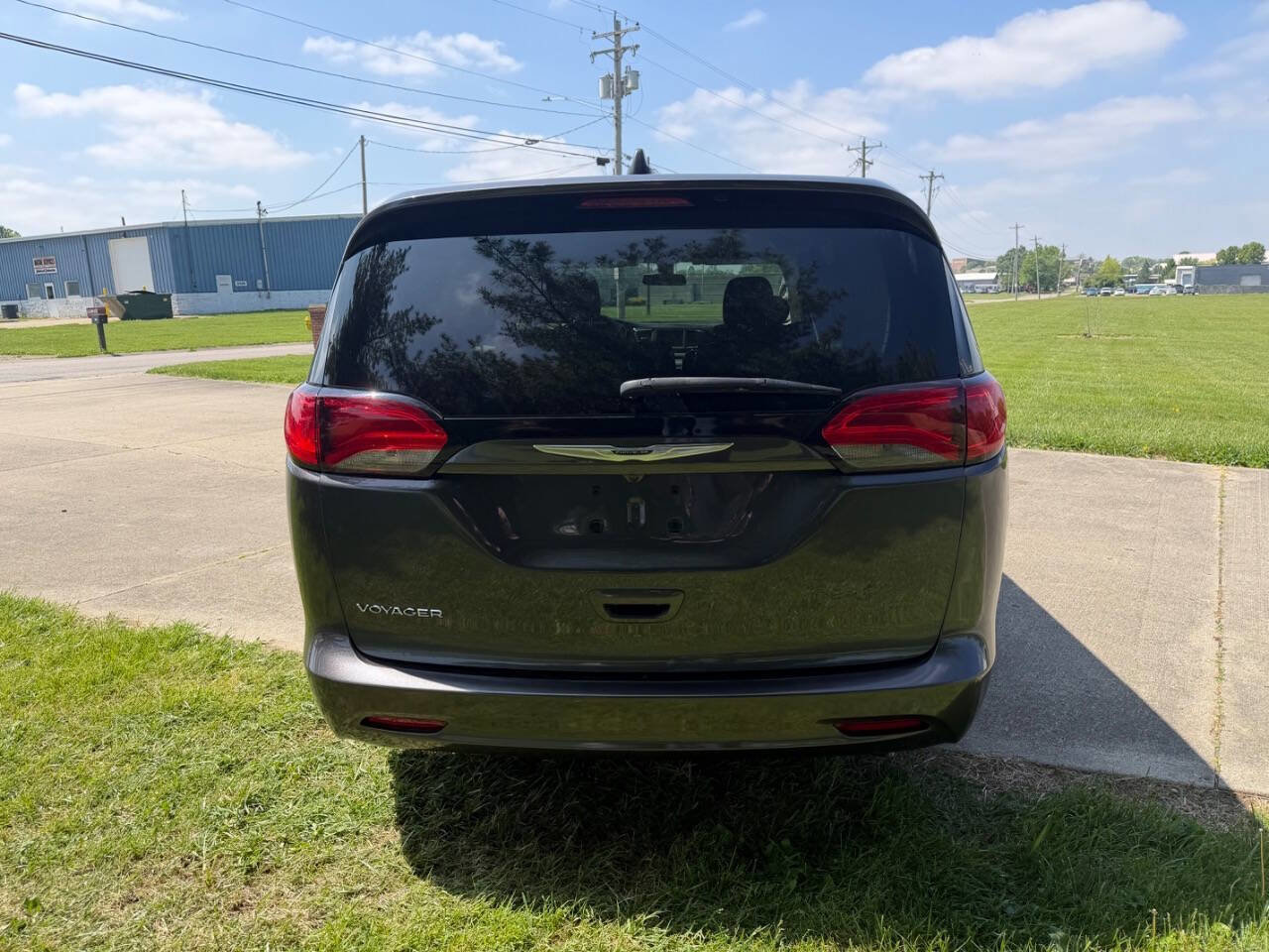 Used 2021 Chrysler Voyager LX FWD image 6