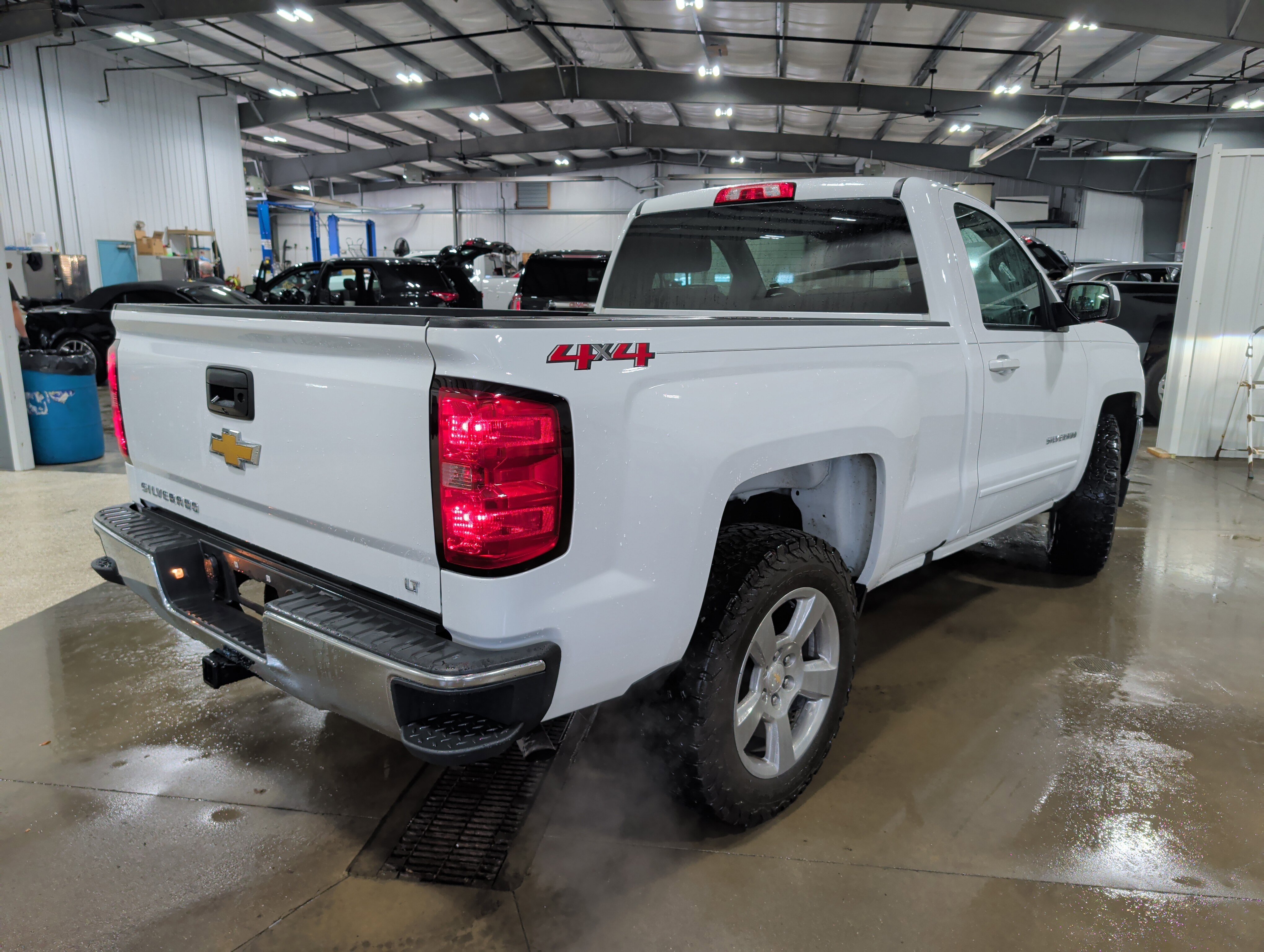 Used 2018 Chevrolet Silverado 1500 LT w/ LT Convenience Package image 3
