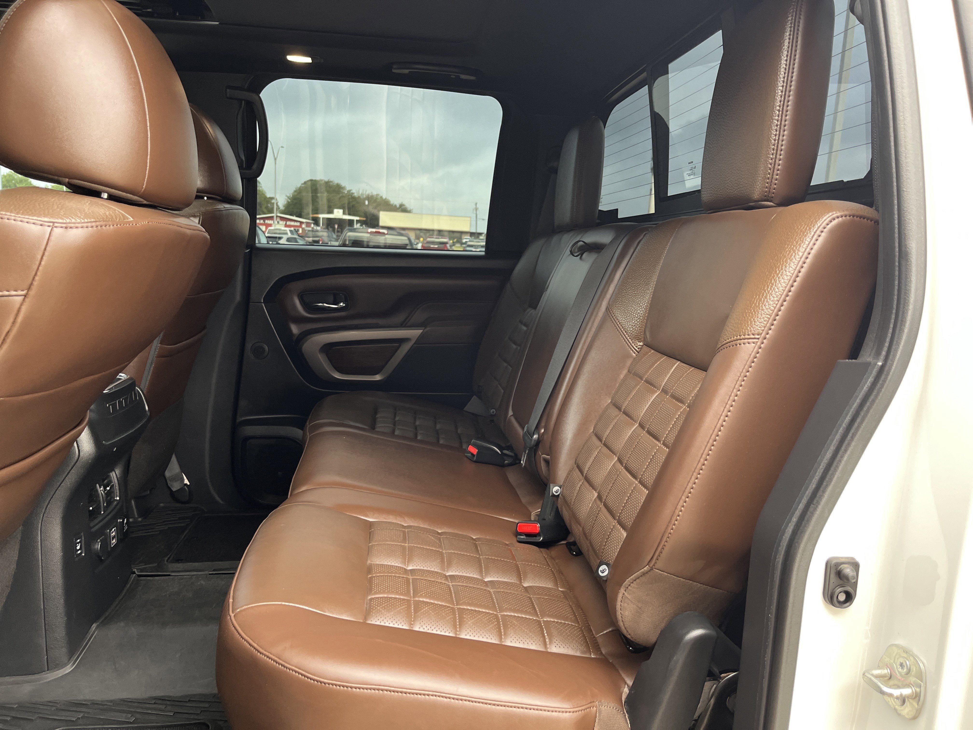 Used 2022 Nissan Titan Platinum Reserve w/ Moonroof Package image 15