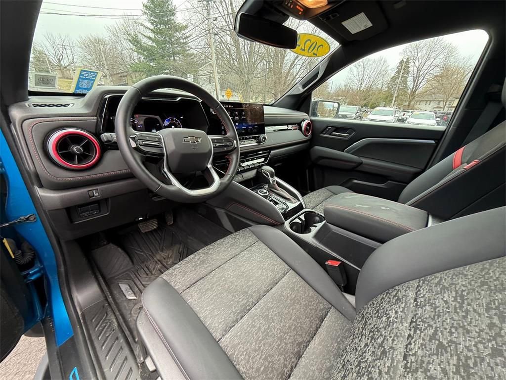 Used 2024 Chevrolet Colorado Z71 w/ Z71 Convenience Package 2 image 17