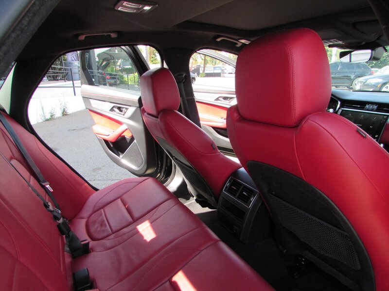 Used 2021 Jaguar XF R-Dynamic SE AWD/4WD image 28
