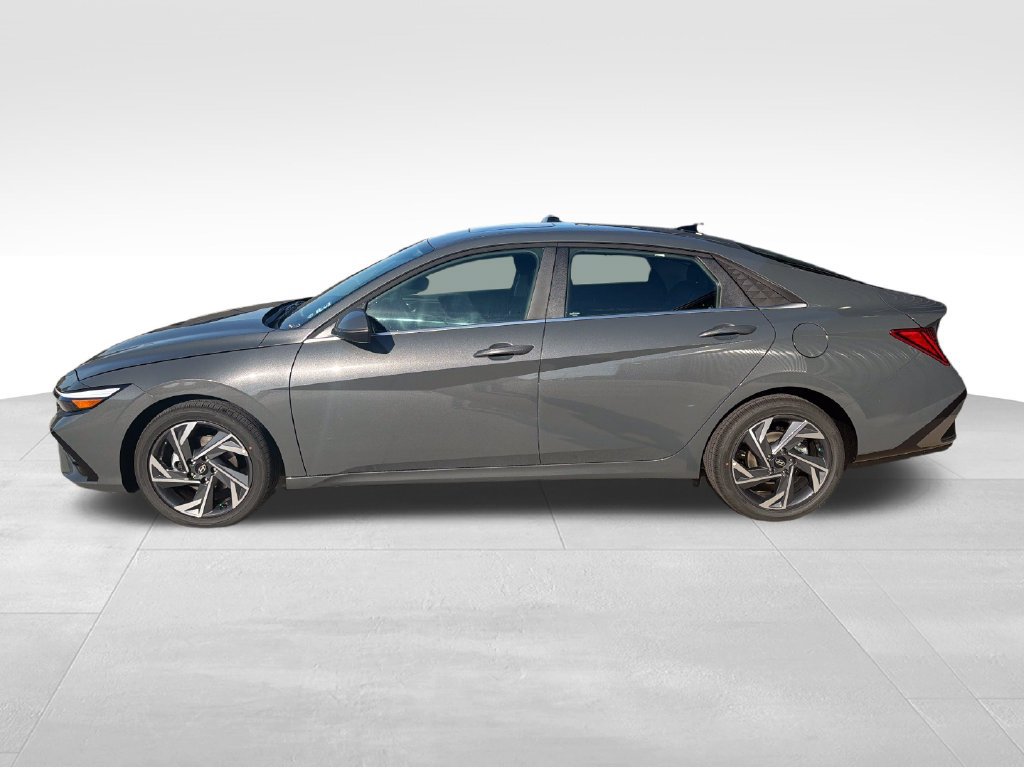 New 2026 Hyundai Elantra Limited FWD image 2