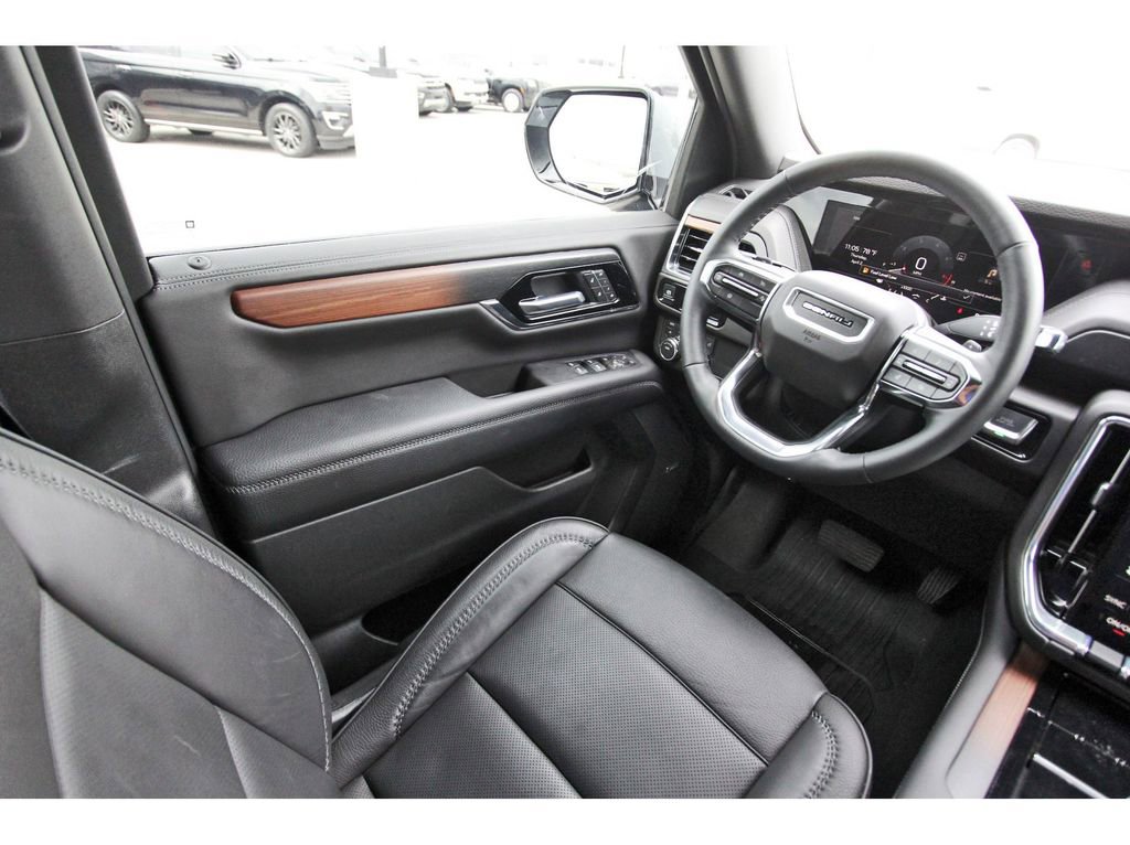 Used 2025 GMC Yukon Denali image 8