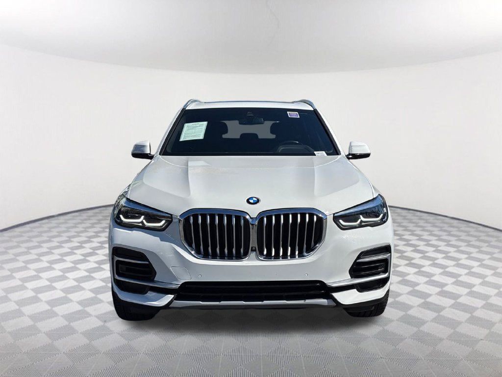 Used 2023 BMW X5 xDrive40i w/ Parking Assistance Package AWD/4WD image 2