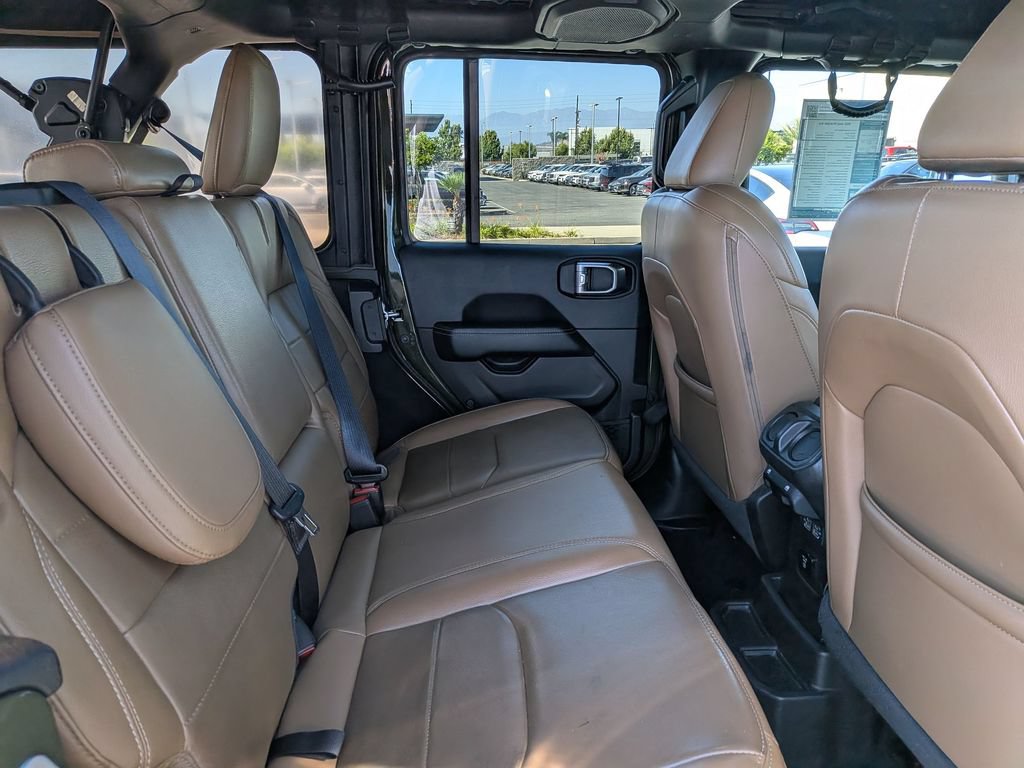 Used 2022 Jeep Wrangler Unlimited Sahara AWD/4WD image 30