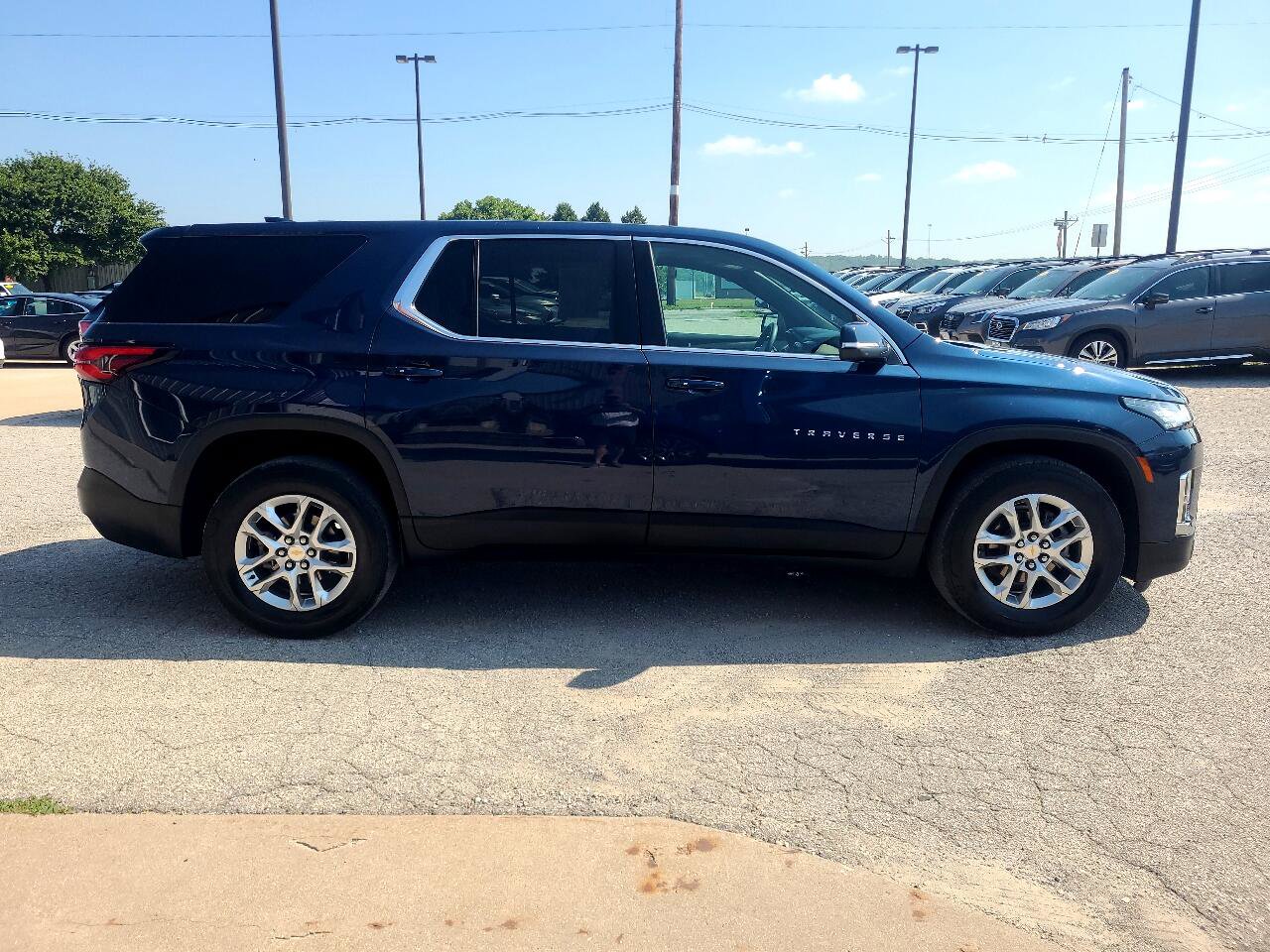 Used 2022 Chevrolet Traverse LS image 5