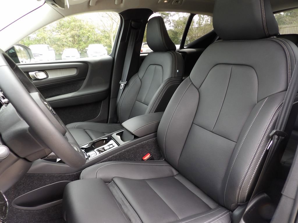 New 2025 Volvo XC40 B5 Ultra w/ Climate Package image 12