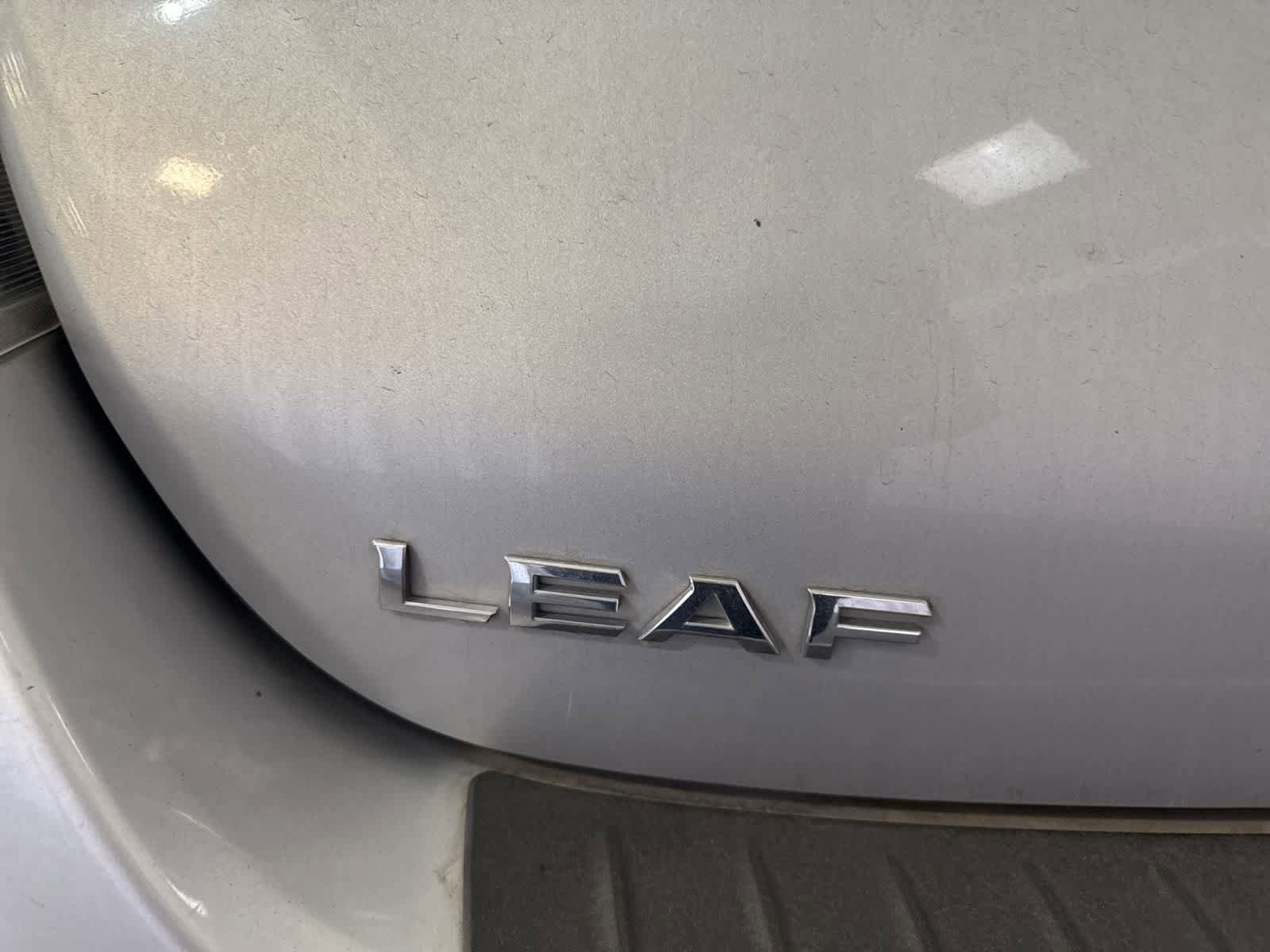 Used 2015 Nissan Leaf S FWD image 9