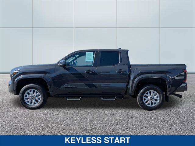 Used 2025 Toyota Tacoma SR5 AWD/4WD image 2