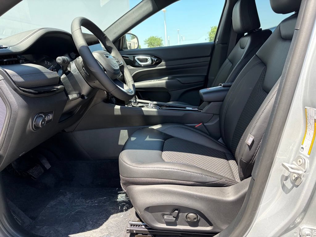 New 2026 Jeep Compass Latitude AWD/4WD image 14