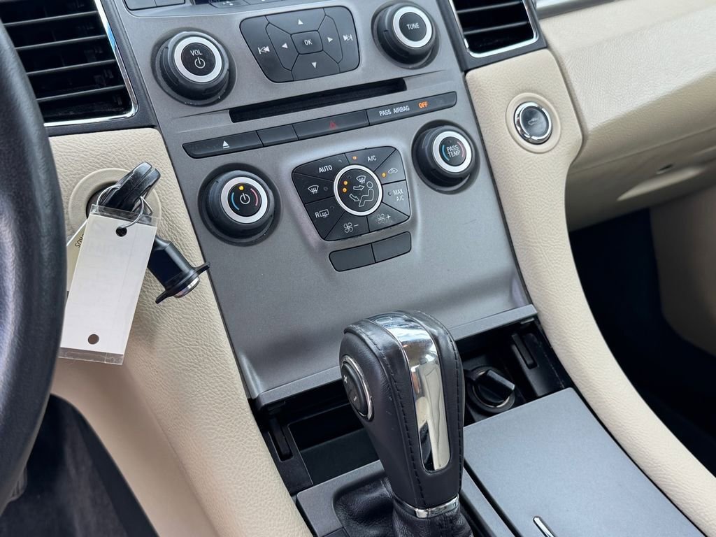 Used 2015 Ford Taurus SEL FWD image 22