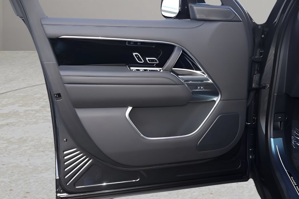New 2026 Land Rover Range Rover Long Wheelbase SE AWD/4WD image 9