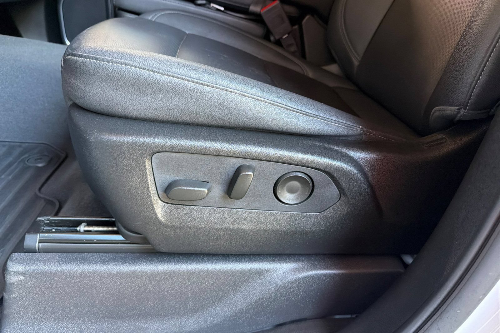Used 2024 Chevrolet Silverado 2500 LTZ AWD/4WD image 15