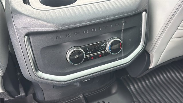 Used 2025 Ford Expedition Platinum image 8