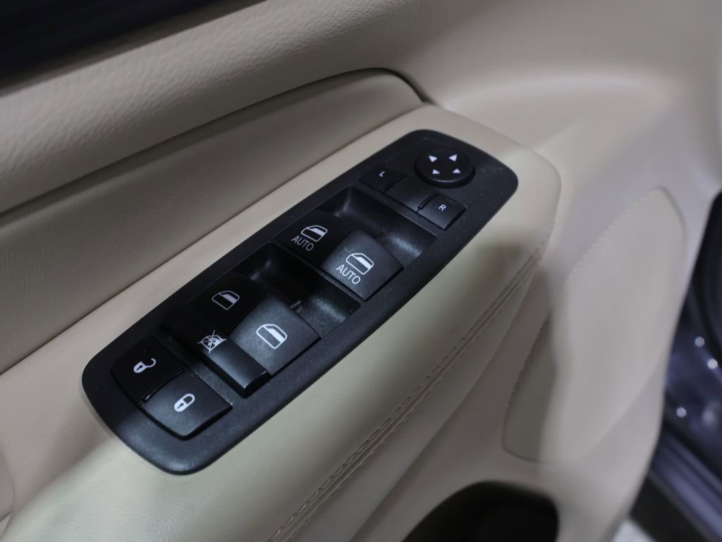Certified 2022 Jeep Grand Cherokee Laredo E AWD/4WD image 15