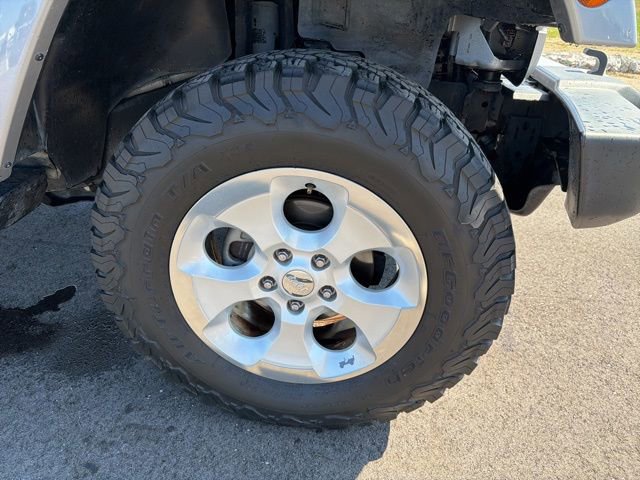 Used 2014 Jeep Wrangler Unlimited Sahara w/ Connectivity Group image 3