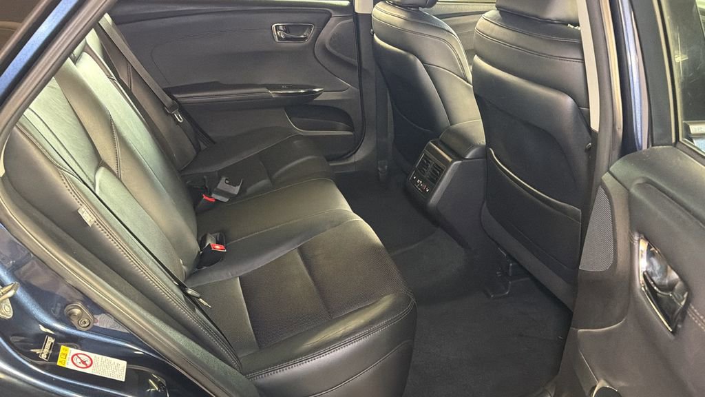 Used 2016 Toyota Avalon Limited image 12
