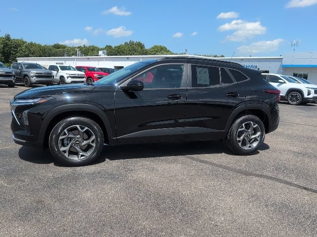 Used 2026 Chevrolet Trax LT w/ Driver Confidence Package FWD image 3