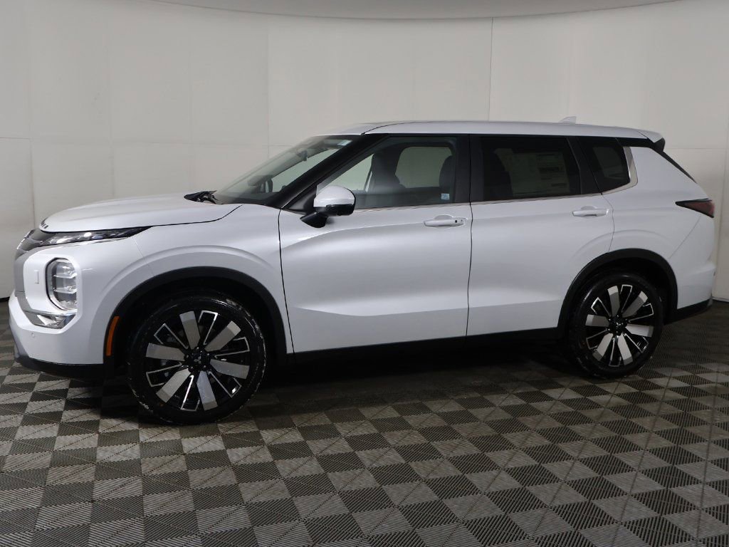 New 2026 Mitsubishi Outlander SE image 21