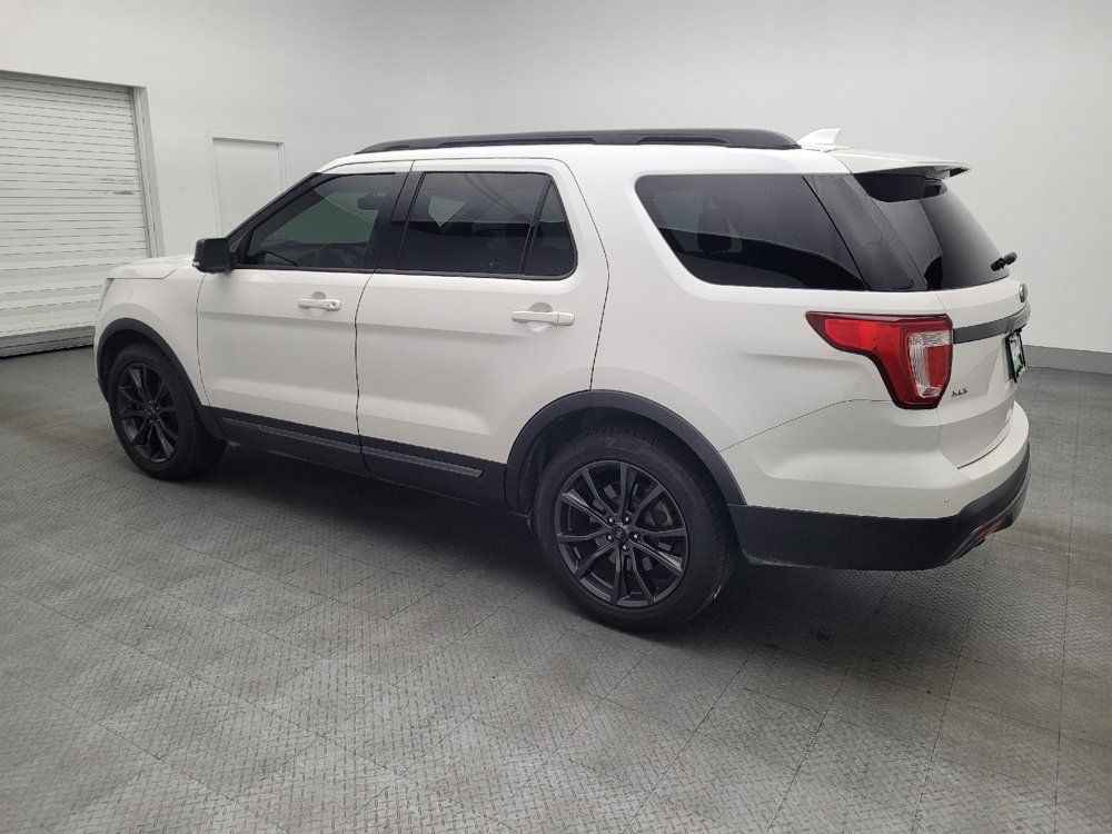 Used 2017 Ford Explorer XLT w/ Equipment Group 202A image 3