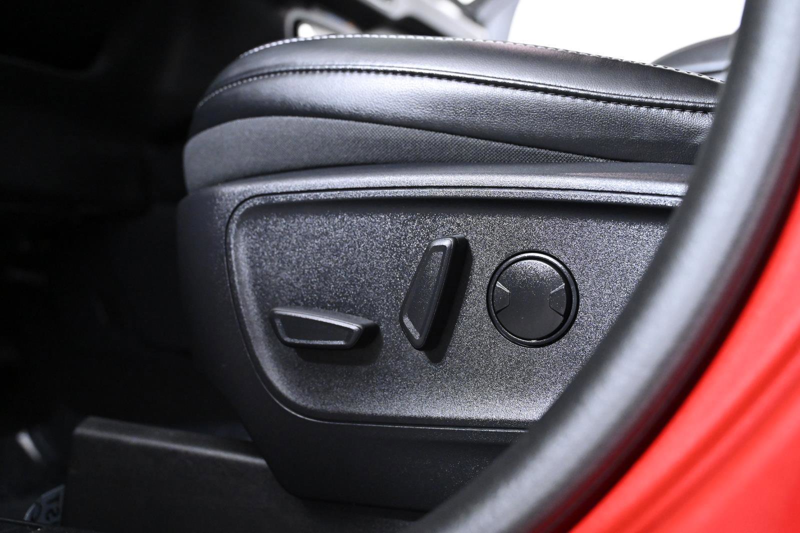 Used 2025 Ford Escape SE image 25