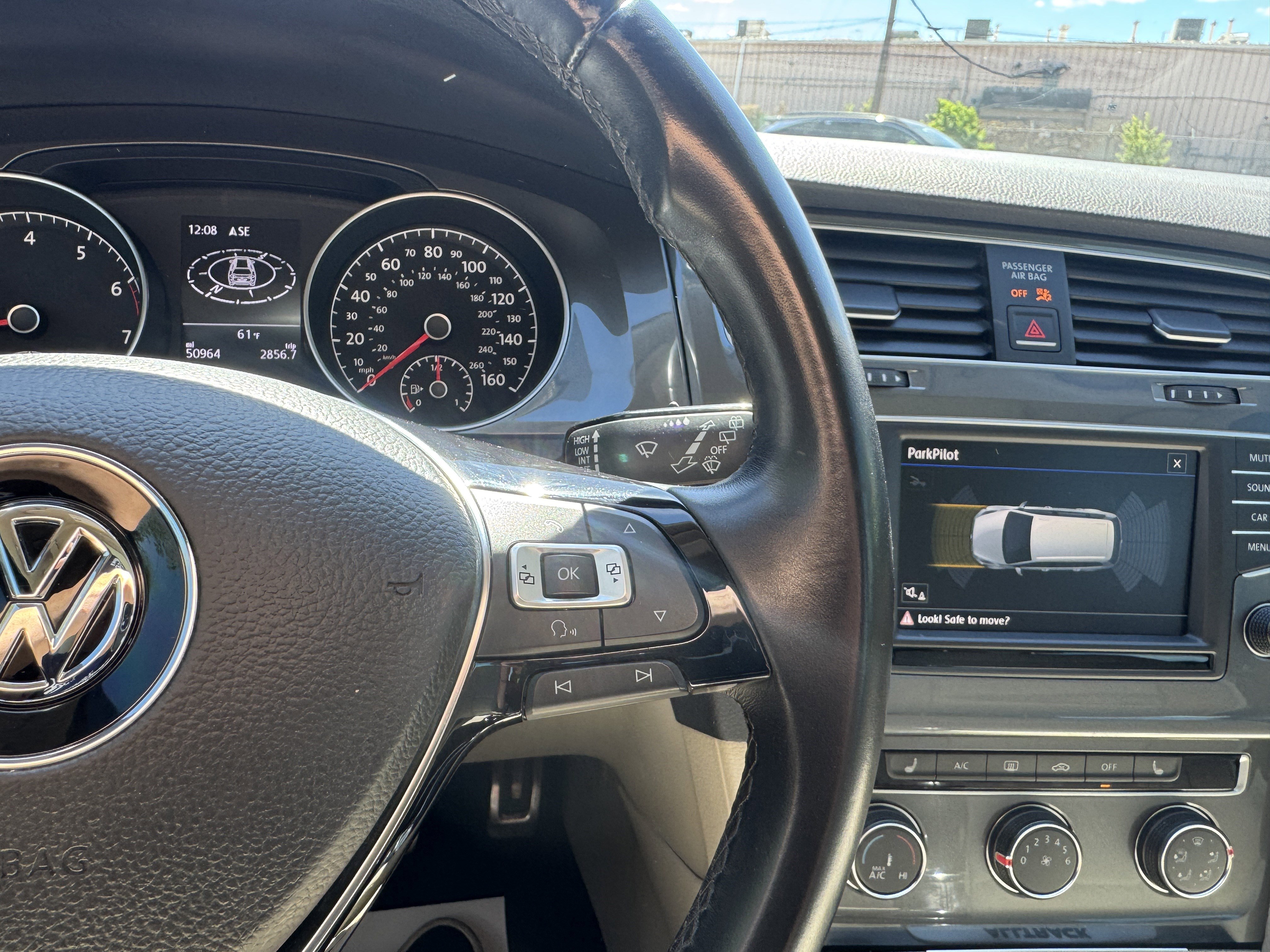 Used 2017 Volkswagen Golf Alltrack SE AWD/4WD image 23