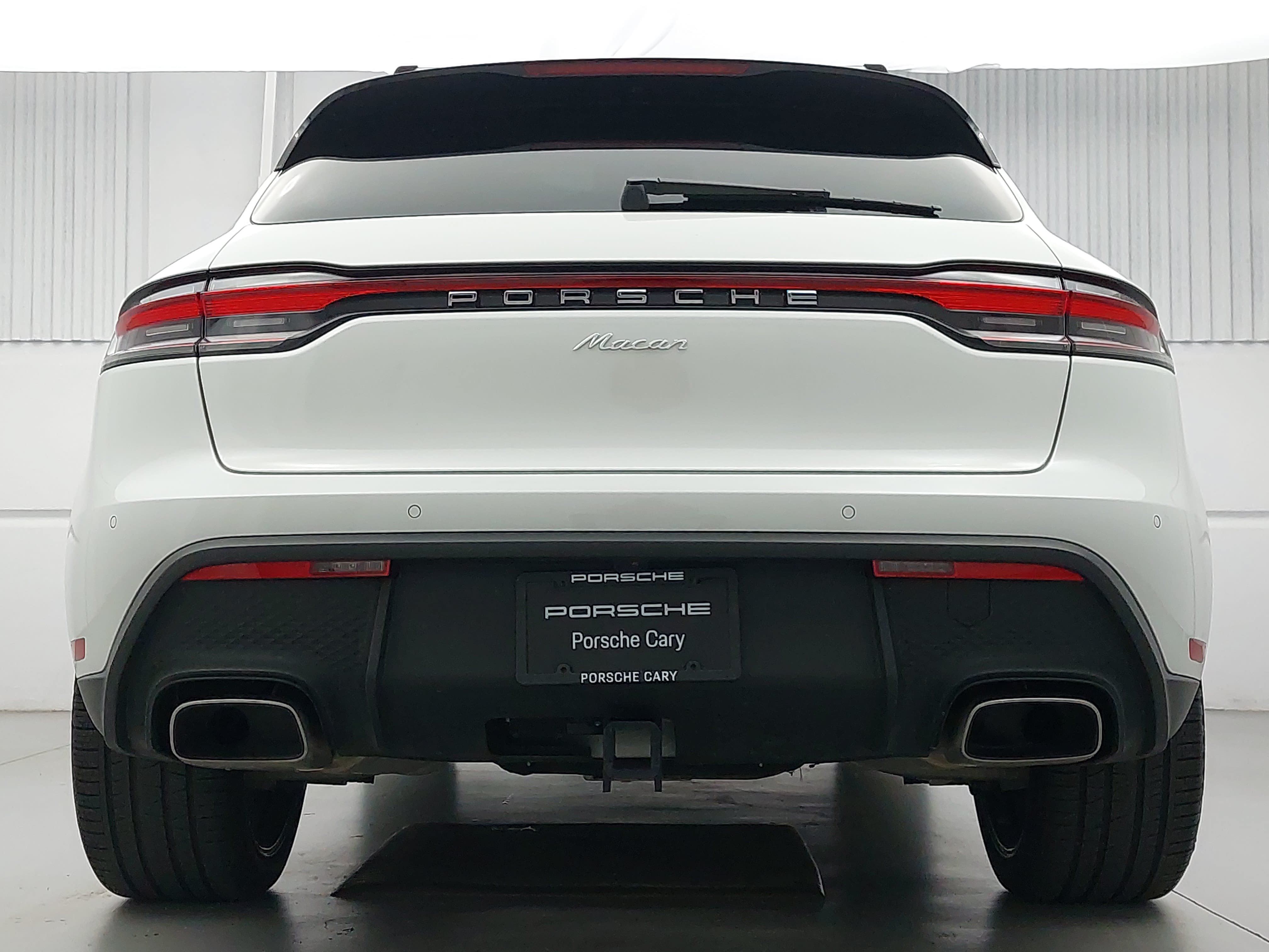 Certified 2025 Porsche Macan AWD/4WD image 6