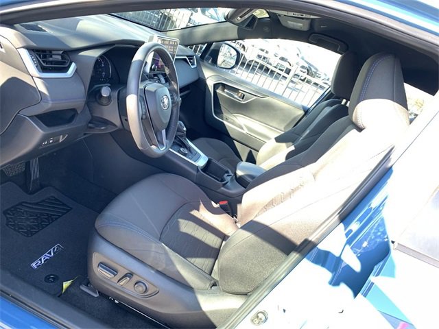 Used 2023 Toyota RAV4 SE image 18