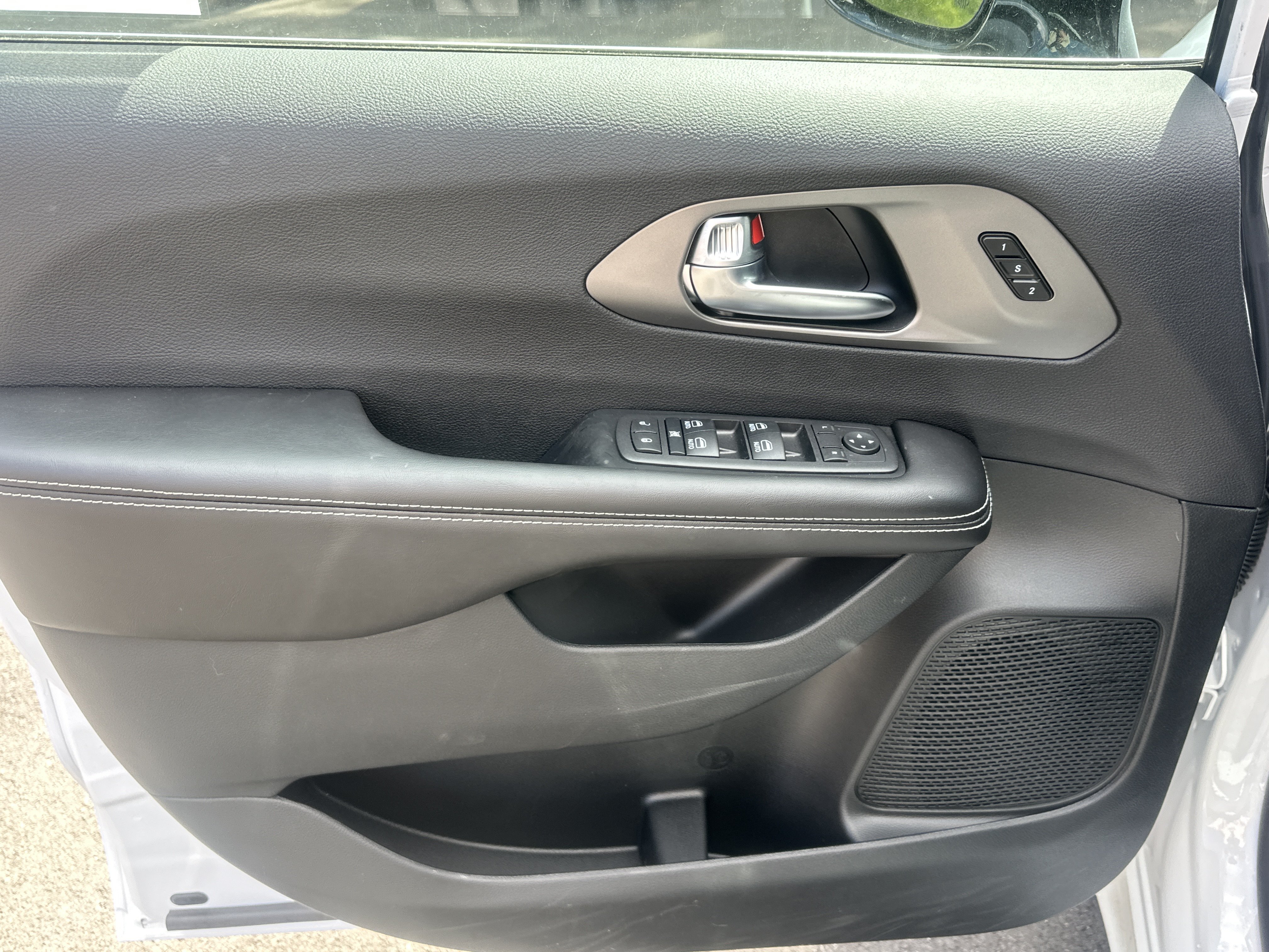 New 2027 Chrysler Pacifica Select FWD image 27