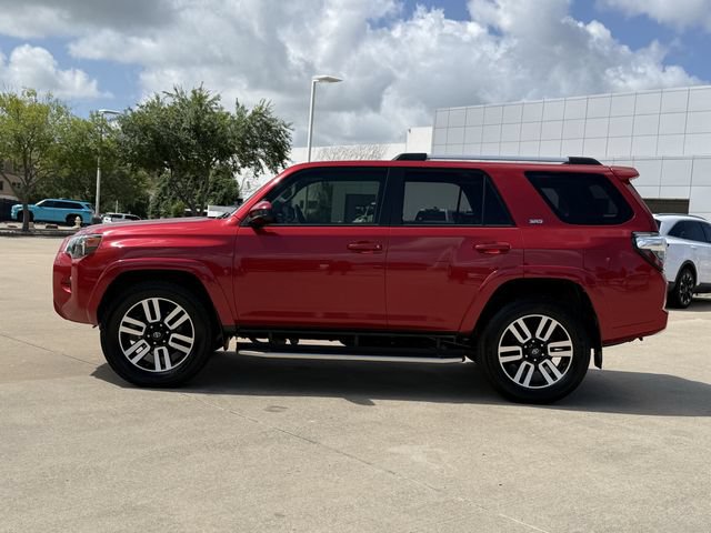 Used 2020 Toyota 4Runner SR5 AWD/4WD image 5