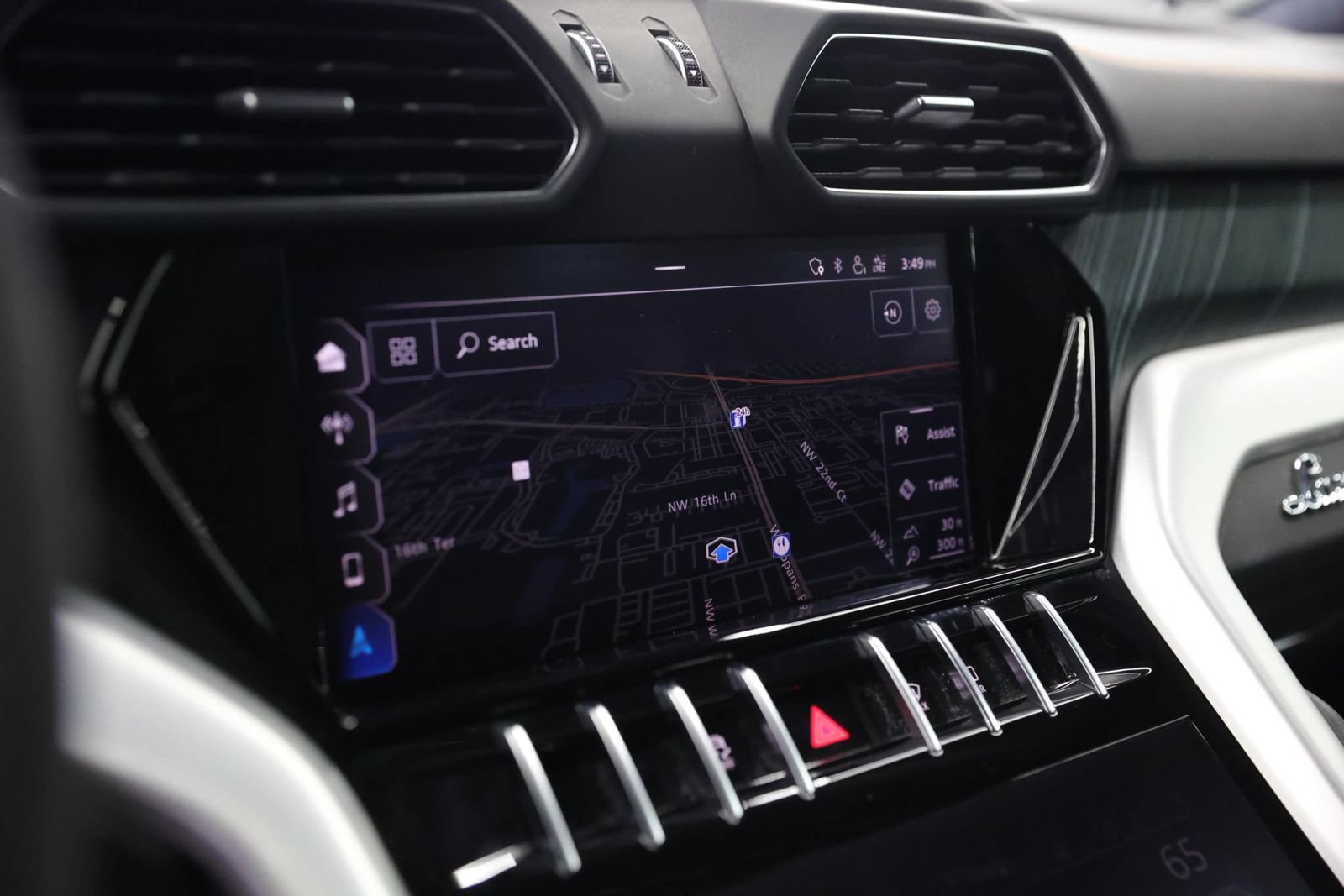 Used 2020 Lamborghini Urus AWD/4WD image 35