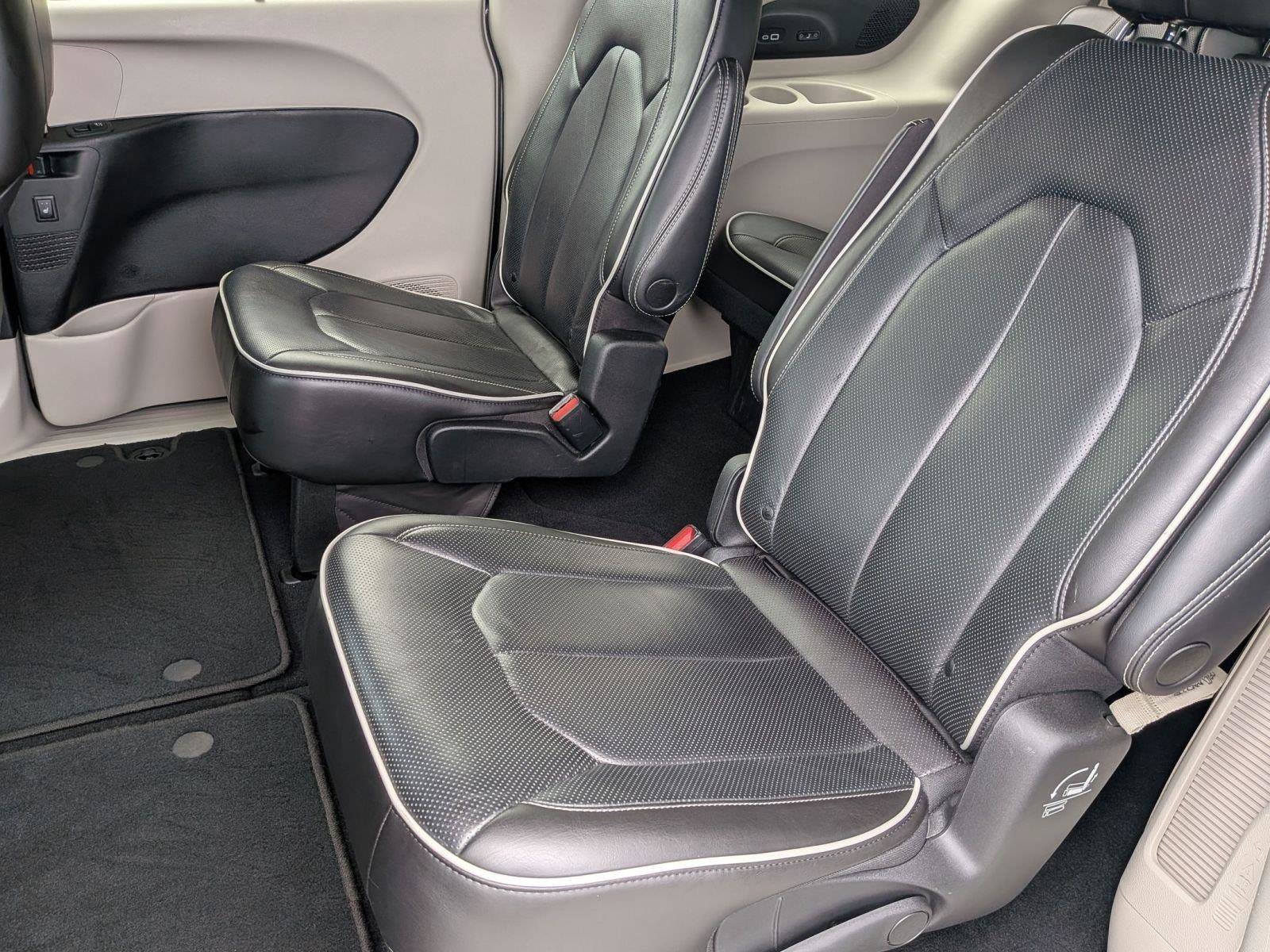 Used 2022 Chrysler Pacifica Limited AWD/4WD image 15