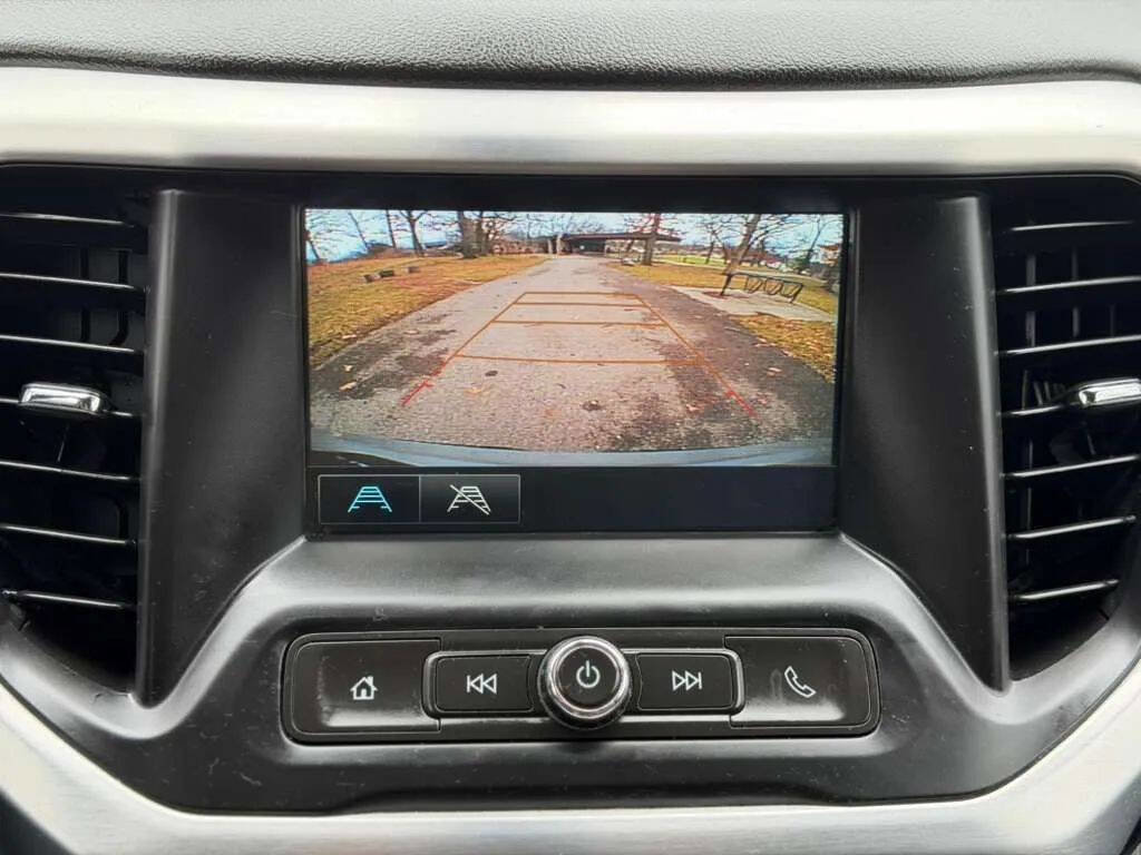 Used 2019 GMC Acadia SLE image 19