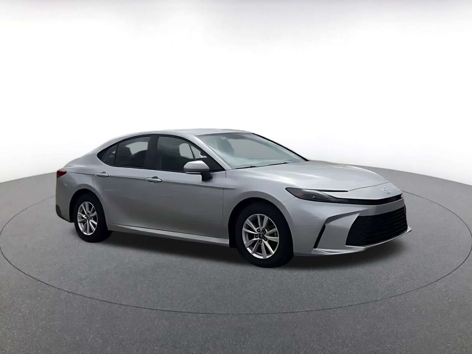 Used 2025 Toyota Camry LE image 2