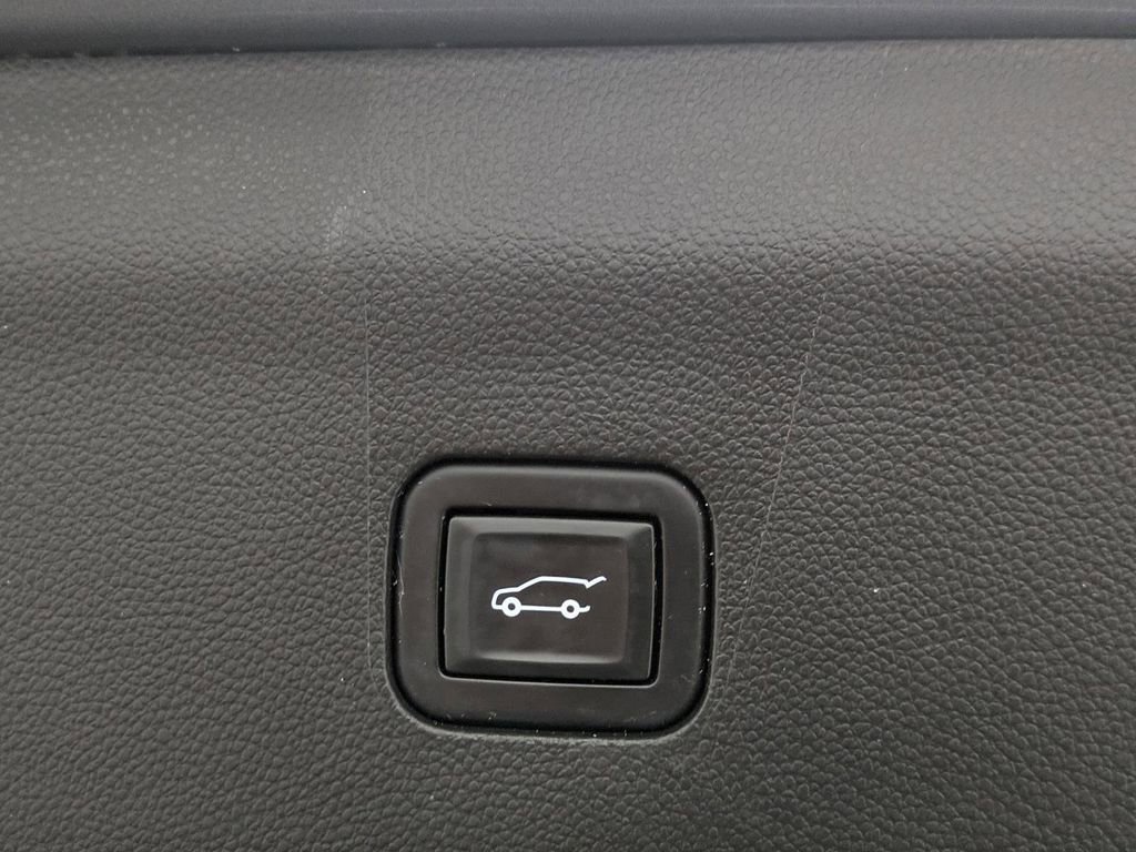 Used 2021 Buick Enclave Premium w/ Sun and Sites Package image 17