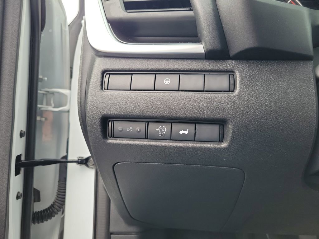 Used 2024 Nissan Rogue SV AWD/4WD image 16