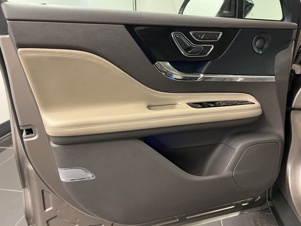 Used 2021 Lincoln Corsair Reserve w/ Equipment Group 201A image 27