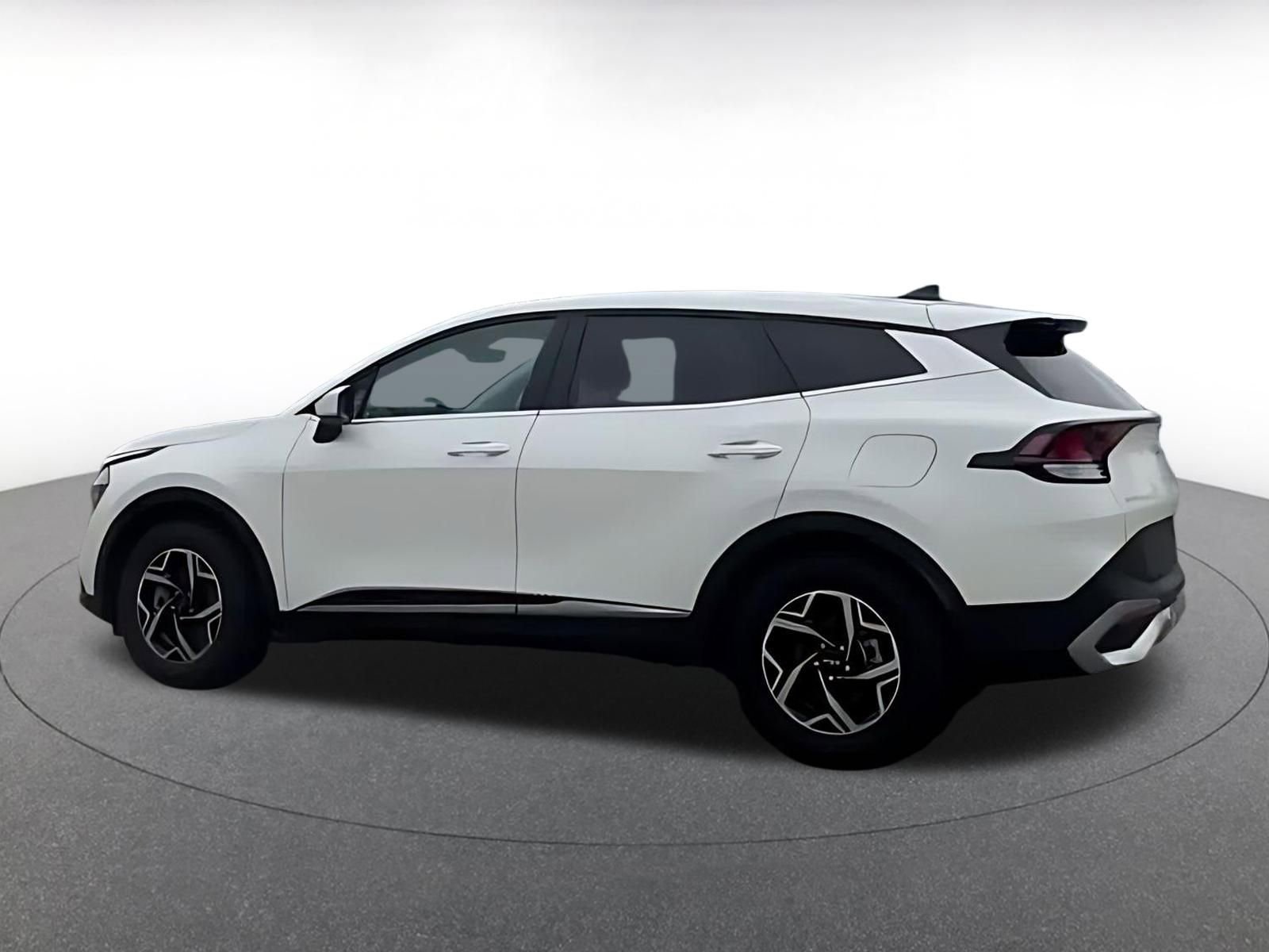 Used 2025 Kia Sportage LX FWD image 10