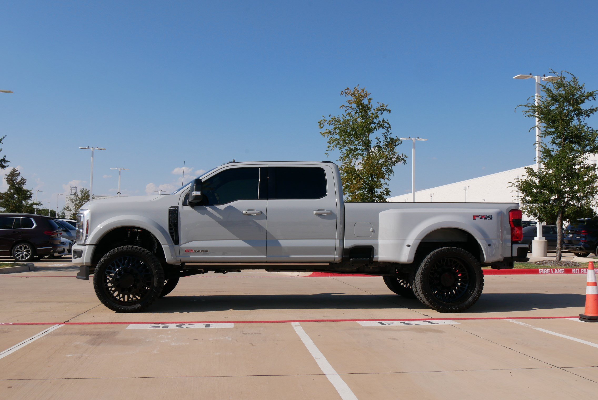 Used 2025 Ford F450 Platinum w/ FX4 Off-Road Package AWD/4WD image 6